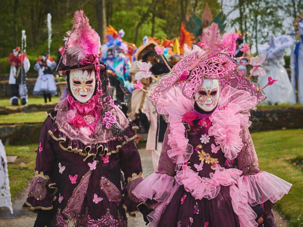 Les costumes de Venie aux jardins d’annevoie 2017 – 110 mm – Les costumes de Venise aux jardins d annevoie 2017 NIKON D800E 110 mm 6.32076 – avr. 30 2017 – NIKON D800E