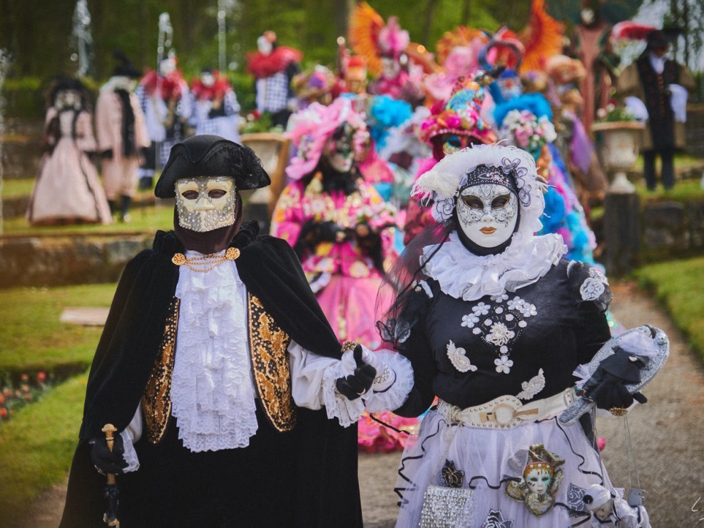 Les costumes de Venie aux jardins d’annevoie 2017 – 112 mm – Les costumes de Venise aux jardins d annevoie 2017 NIKON D800E 112 mm 42096 – avr. 30 2017 – NIKON D800E