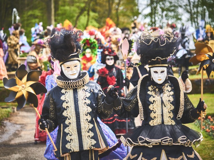Les costumes de Venie aux jardins d’annevoie 2017 – 112 mm – Les costumes de Venise aux jardins d annevoie 2017 NIKON D800E 112 mm 42187 – avr. 30 2017 – NIKON D800E