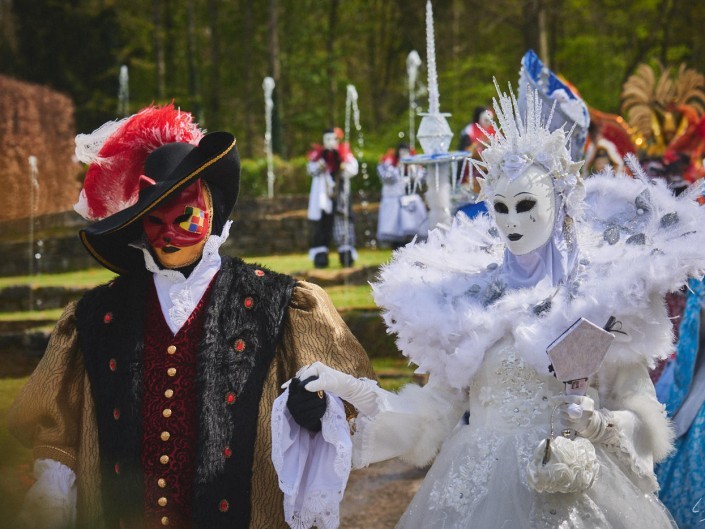Les costumes de Venie aux jardins d’annevoie 2017 – 112 mm – Les costumes de Venise aux jardins d annevoie 2017 NIKON D800E 112 mm 6.32042 – avr. 30 2017 – NIKON D800E