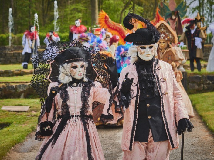 Les costumes de Venie aux jardins d’annevoie 2017 – 120 mm – Les costumes de Venise aux jardins d annevoie 2017 NIKON D800E 120 mm 6.32071 – avr. 30 2017 – NIKON D800E