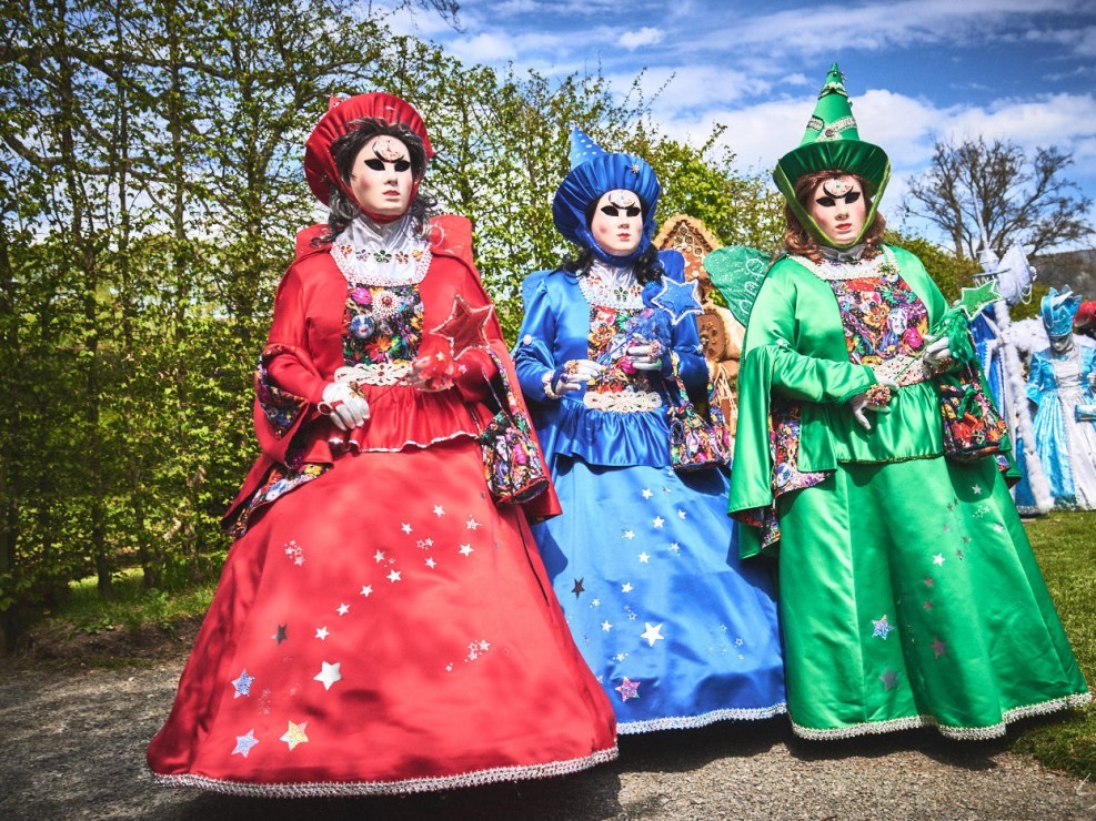 Les costumes de Venie aux jardins d’annevoie 2017 – 32 mm – Les costumes de Venise aux jardins d annevoie 2017 NIKON D800E 32 mm 5.62459 – avr. 30 2017 – NIKON D800E