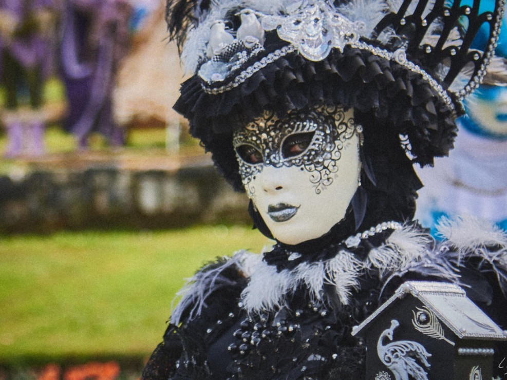 Les costumes de Venie aux jardins d’annevoie 2017 – 78 mm – Les costumes de Venise aux jardins d annevoie 2017 NIKON D800E 78 mm 42140 – avr. 30 2017 – NIKON D800E