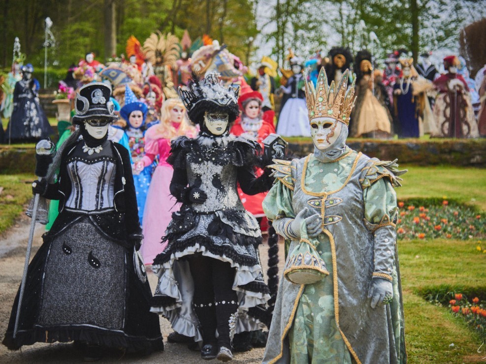 Les costumes de Venie aux jardins d’annevoie 2017 – 82 mm – Les costumes de Venise aux jardins d annevoie 2017 NIKON D800E 82 mm 42144 – avr. 30 2017 – NIKON D800E