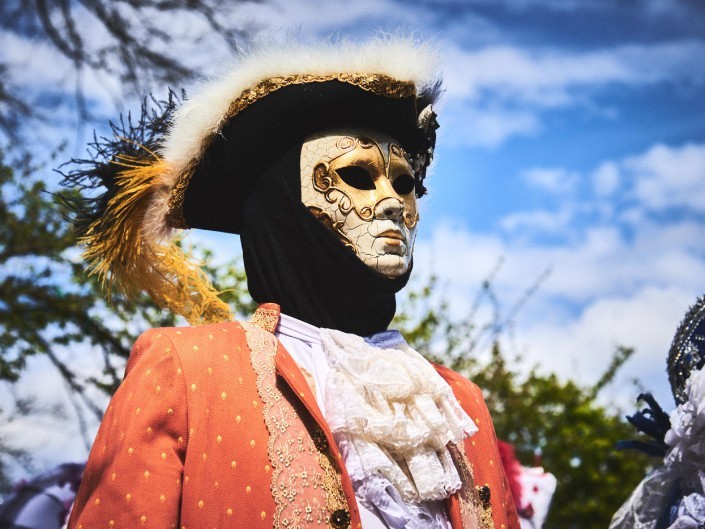 Les costumes de Venie aux jardins d’annevoie 2017 – 82 mm – Les costumes de Venise aux jardins d annevoie 2017 NIKON D800E 82 mm 5.62539 – avr. 30 2017 – NIKON D800E
