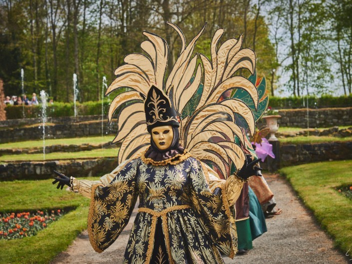 Les costumes de Venie aux jardins d’annevoie 2017 – 82 mm – Les costumes de Venise aux jardins d annevoie 2017 NIKON D800E 82 mm 6.32013 – avr. 30 2017 – NIKON D800E