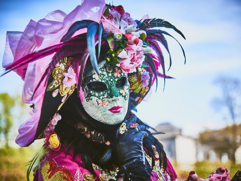 Les costumes de Venie aux jardins d’annevoie 2017 – 85 mm – Les costumes de Venise aux jardins d annevoie 2017 NIKON D800E 85 mm 43136 – avr. 30 2017 – NIKON D800E