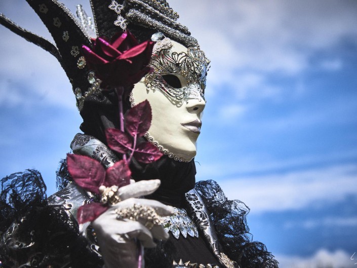 Les costumes de Venie aux jardins d’annevoie 2017 – 85 mm – Les costumes de Venise aux jardins d annevoie 2017 NIKON D800E 85 mm 5.62407 – avr. 30 2017 – NIKON D800E