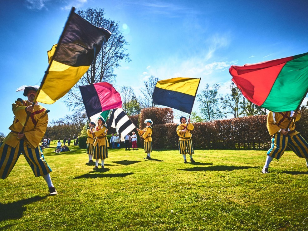 les alfers namurois aux jardins d’annevoie 2017 – 24 mm – Les costumes de Venise aux jardins d annevoie 2017 NIKON D800E 24 mm 112850 – avr. 30 2017 – NIKON D800E