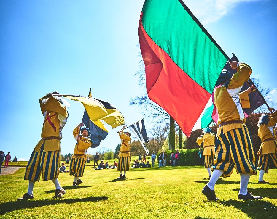 les alfers namurois aux jardins d’annevoie 2017 – 24 mm – Les costumes de Venise aux jardins d annevoie 2017 NIKON D800E 24 mm 42953 – avr. 30 2017 – NIKON D800E