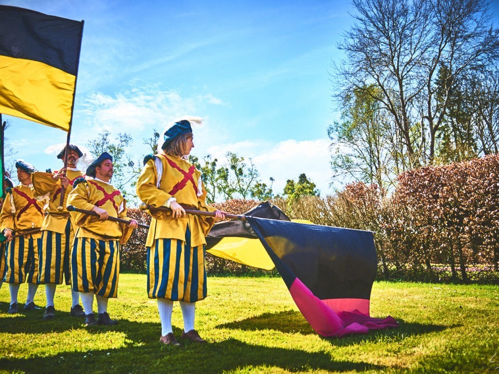 les alfers namurois aux jardins d’annevoie 2017 – 34 mm – Les costumes de Venise aux jardins d annevoie 2017 NIKON D800E 34 mm 42707 – avr. 30 2017 – NIKON D800E