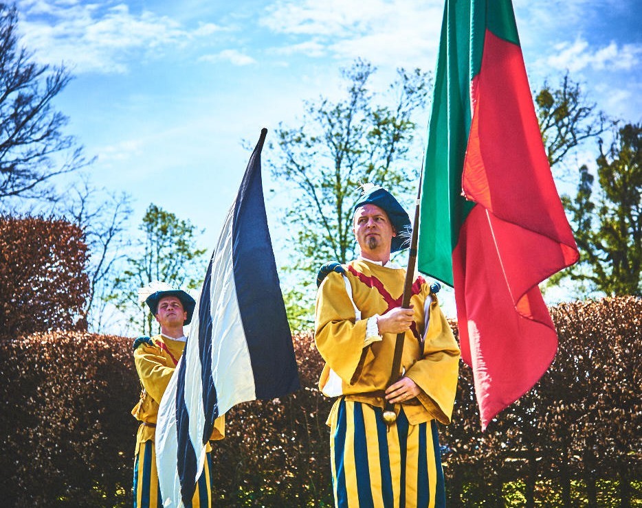 les alfers namurois aux jardins d’annevoie 2017 – 62 mm – Les costumes de Venise aux jardins d annevoie 2017 NIKON D800E 62 mm 42728 – avr. 30 2017 – NIKON D800E